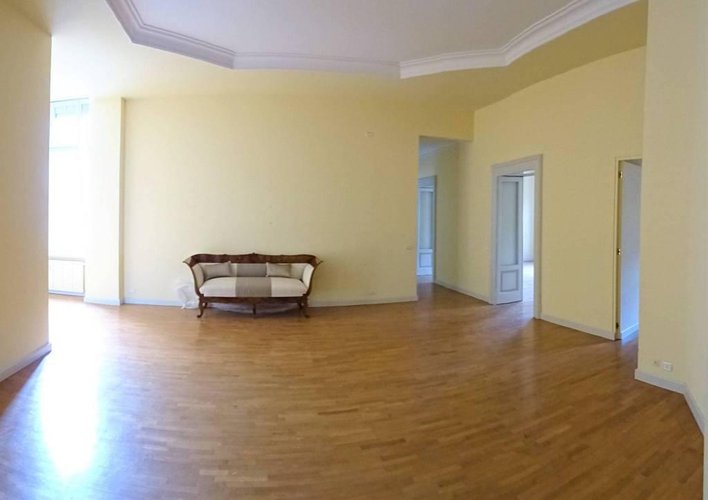 Pentalocale di 277 mq con posto auto in zona centralissima