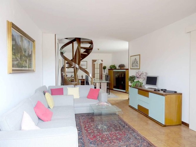 Villa D'Almè trilocale ultimo piano arredato