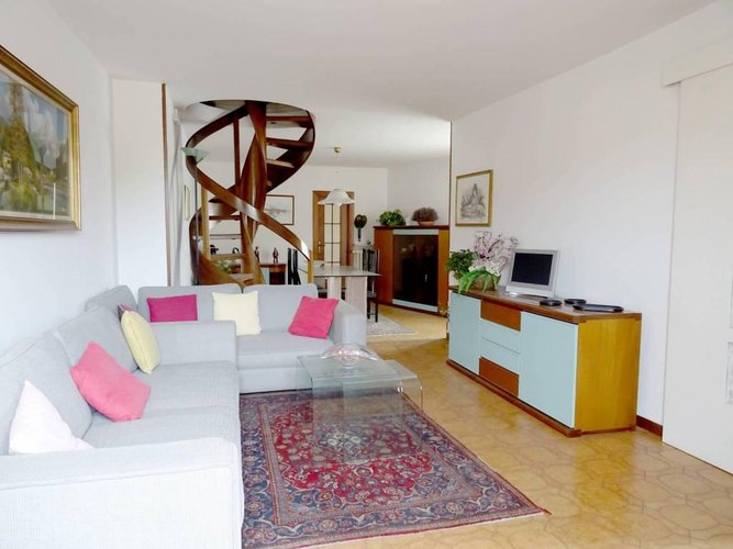 Villa D'Almè trilocale ultimo piano arredato Villa d'Almè