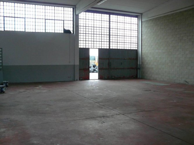 CAPANNONE A 100 mt DALLA NUOVA STRADA PAULLESE Spino d'Adda