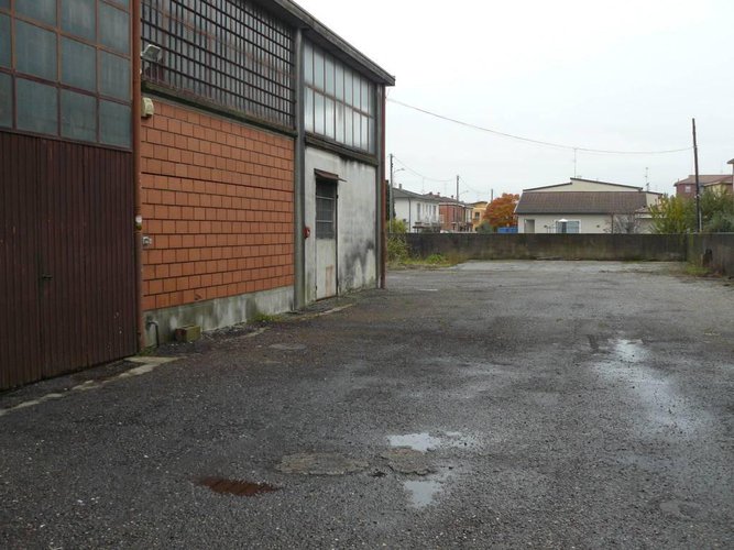 CAPANNONE A 100 mt DALLA NUOVA STRADA PAULLESE Spino d'Adda