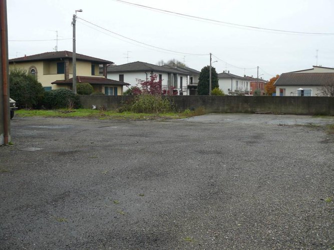 CAPANNONE A 100 mt DALLA NUOVA STRADA PAULLESE Spino d'Adda