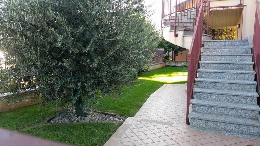 Bellissimo app.to indipendente con 150 mq di giardino!!!!