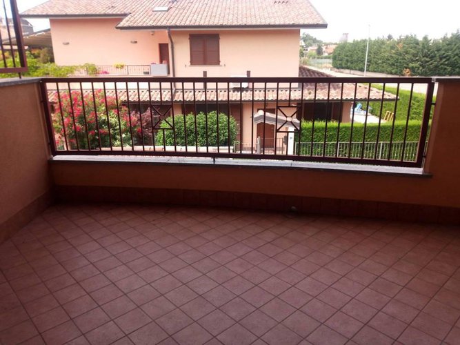 Bellissimo app.to indipendente con 150 mq di giardino!!!! Pontirolo Nuovo