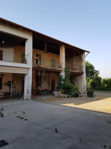Tipico cascinale con terreno agricolo Fara Gera d'Adda
