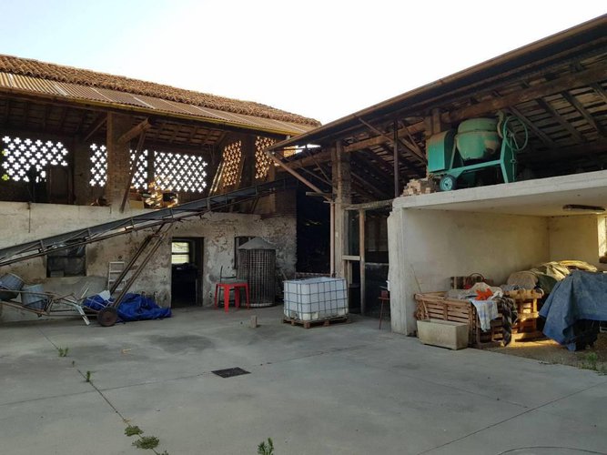 Tipico cascinale con terreno agricolo Fara Gera d'Adda