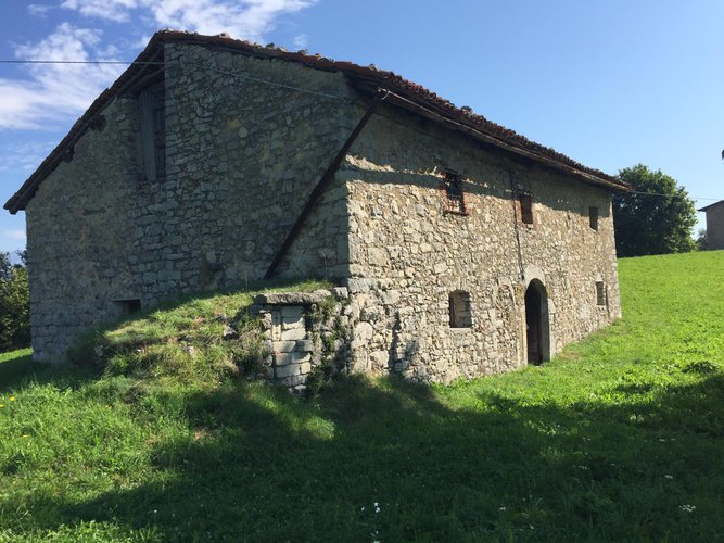 ZOGNO - CASOLARE SERVITO DA TUTTO!!