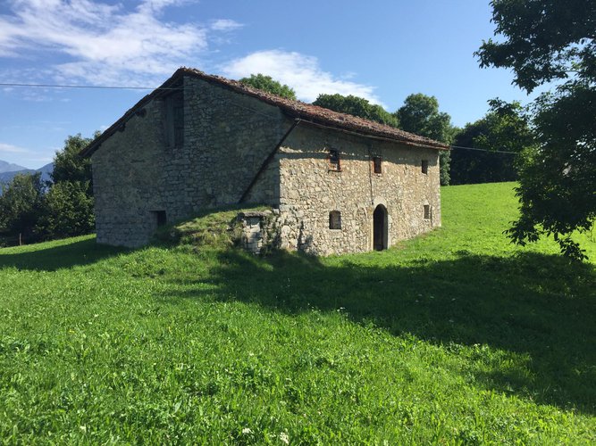 ZOGNO - CASOLARE SERVITO DA TUTTO!! Zogno