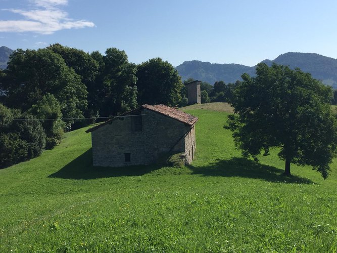 ZOGNO - CASOLARE SERVITO DA TUTTO!! Zogno