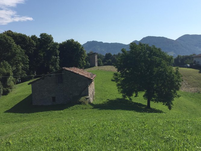 ZOGNO - CASOLARE SERVITO DA TUTTO!! Zogno