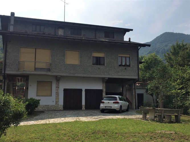 ZOGNO - VILLA BIFAMILIARE!