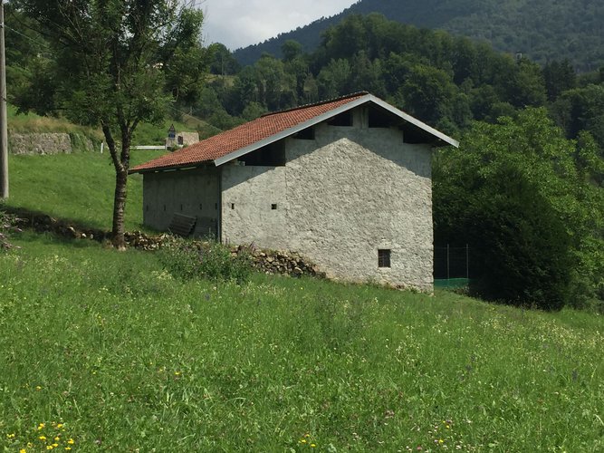 DOSSENA - RUSTICO SERVITO DA TUTTO! Dossena