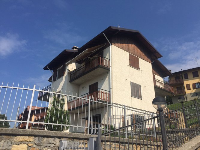 COSTA SERINA - PANORAMICA E SOLEGGIATA! Costa Serina