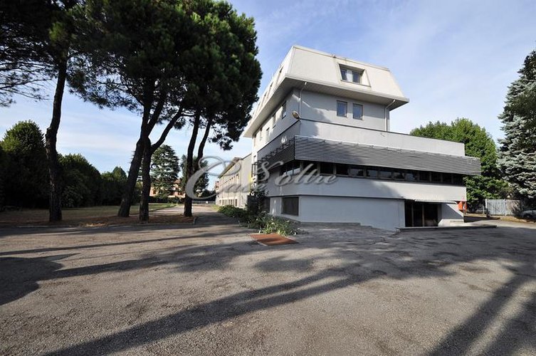 Capannone Industriale Caronno Pertusella