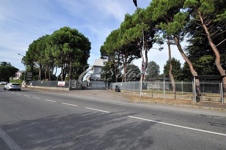 Capannone Industriale Caronno Pertusella