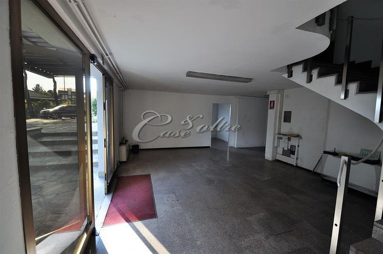 Capannone Industriale Caronno Pertusella