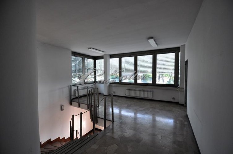 Capannone Industriale Caronno Pertusella