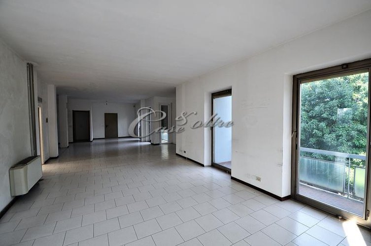 Capannone Industriale Caronno Pertusella