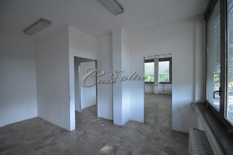 Capannone Industriale Caronno Pertusella