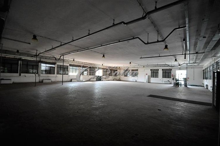 Capannone Industriale Caronno Pertusella