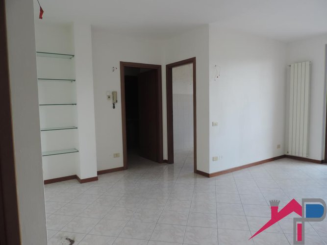 Ambivere trilocale con giardino e box Ambivere