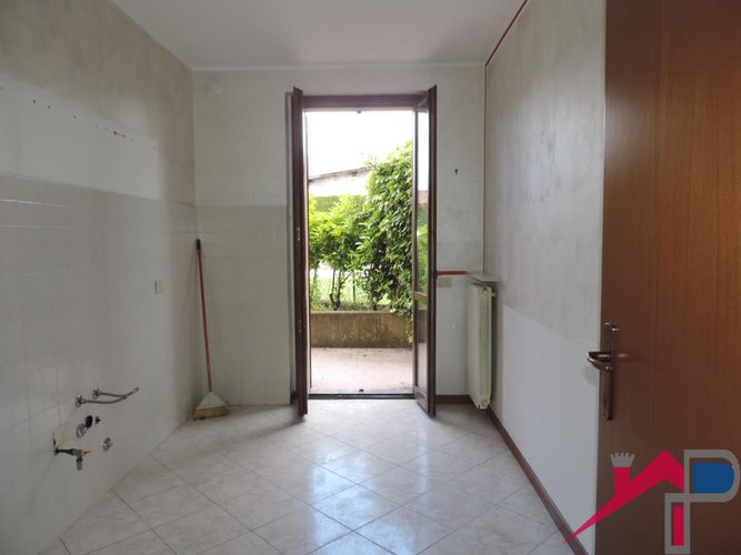 Ambivere trilocale con giardino e box Ambivere