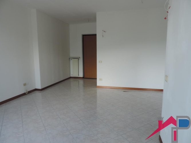 Ambivere trilocale con giardino e box Ambivere