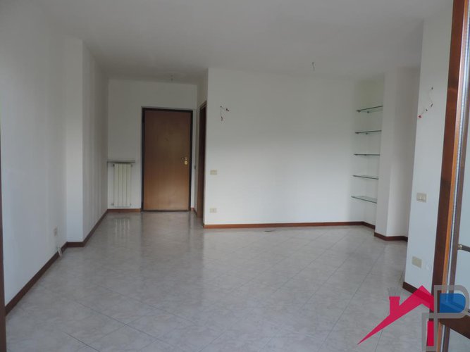 Ambivere trilocale con giardino e box Ambivere