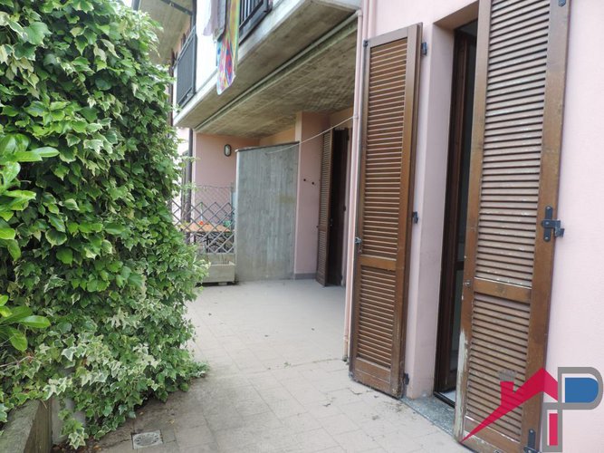 Ambivere trilocale con giardino e box Ambivere