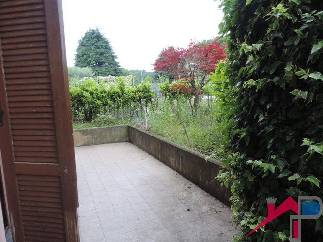 Ambivere trilocale con giardino e box Ambivere