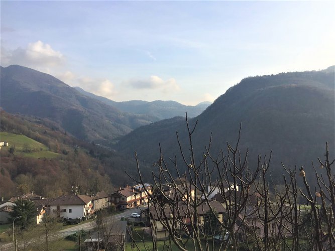 COSTA SERIA - CASA TERRA-CIELO IN OTTIME CONDIZIONI Costa Serina