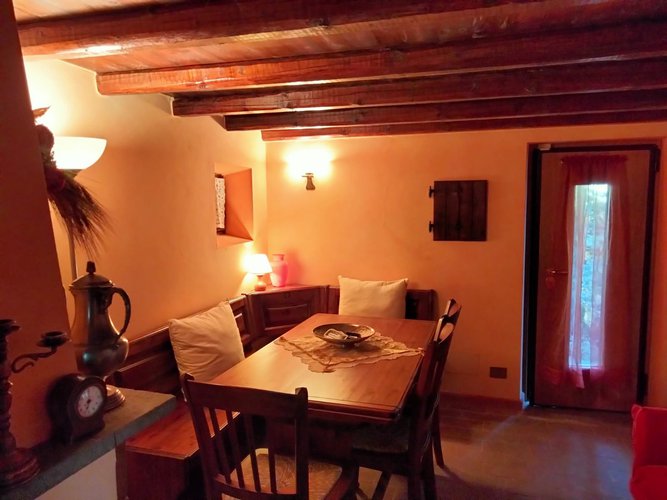 SPETTACOLARE CASA RUSTICA COMPLETAMENTE INDIPENDENTE! Zogno