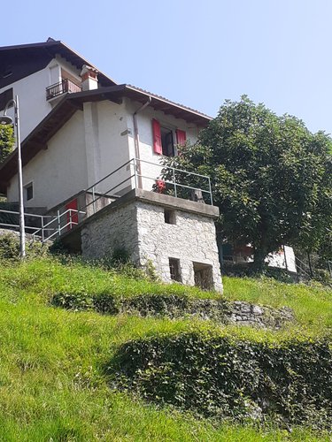 COSTA SERIA - CASA TERRA-CIELO IN OTTIME CONDIZIONI Costa Serina