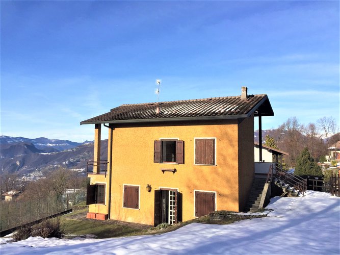 VILLA SINGOLA CON VISTA SPAZIALE!!! Zogno