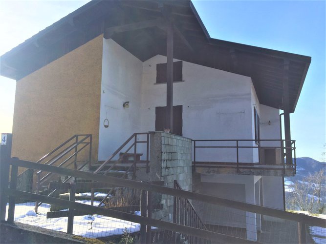 VILLA SINGOLA CON VISTA SPAZIALE!!! Zogno