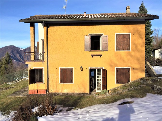 VILLA SINGOLA CON VISTA SPAZIALE!!! Zogno