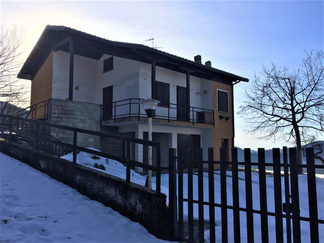 VILLA SINGOLA CON VISTA SPAZIALE!!! Zogno