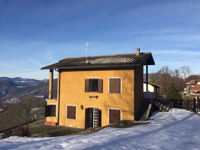 VILLA SINGOLA CON VISTA SPAZIALE!!!