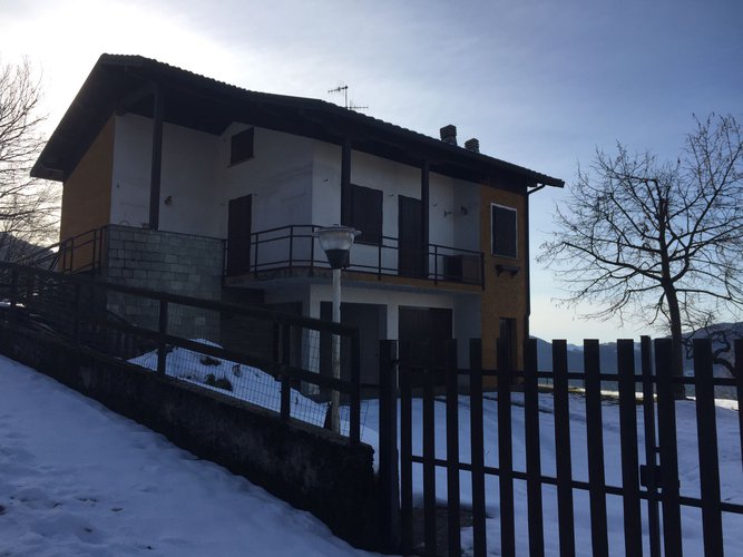 VILLA SINGOLA CON VISTA SPAZIALE!!! Zogno