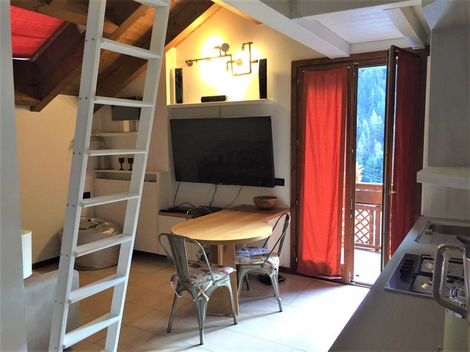 VISTA MOZZAFIATO.. SOLE DA MATTINA A SERA!! Carona