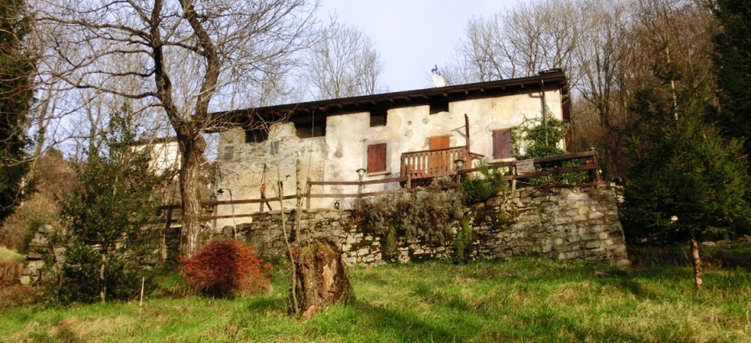 Costa Serina introvabile tipica cascina montana con rustico, terreno annesso mq. 10.000 Costa Serina