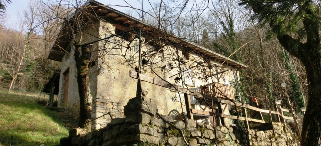 Costa Serina introvabile tipica cascina montana con rustico, terreno annesso mq. 10.000 Costa Serina