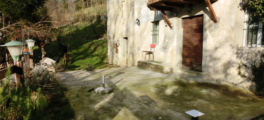 Costa Serina introvabile tipica cascina montana con rustico, terreno annesso mq. 10.000 Costa Serina