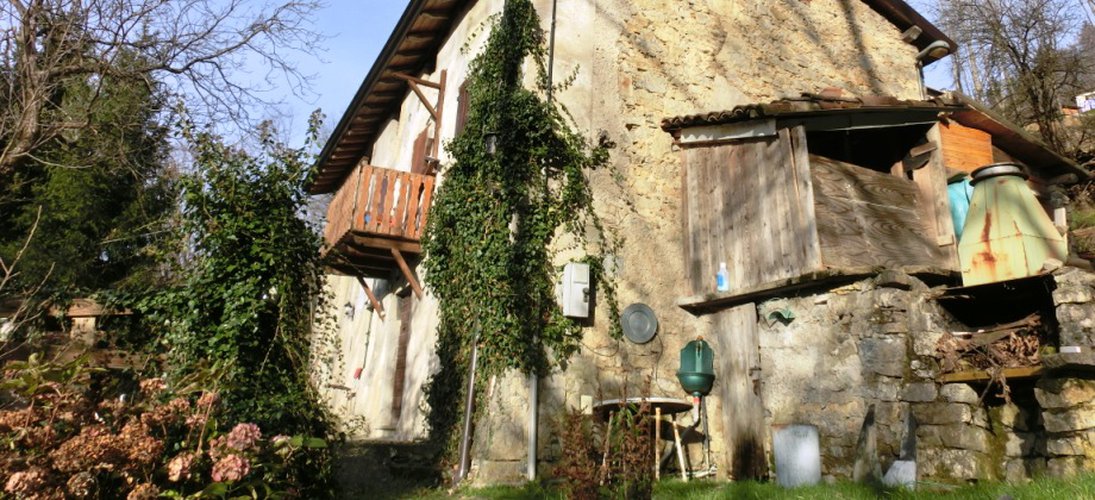 Costa Serina introvabile tipica cascina montana con rustico, terreno annesso mq. 10.000 Costa Serina