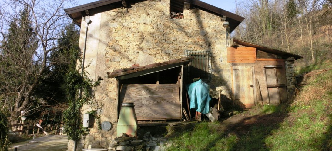 Costa Serina introvabile tipica cascina montana con rustico, terreno annesso mq. 10.000 Costa Serina