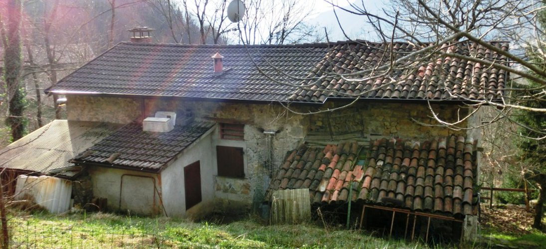 Costa Serina introvabile tipica cascina montana con rustico, terreno annesso mq. 10.000 Costa Serina