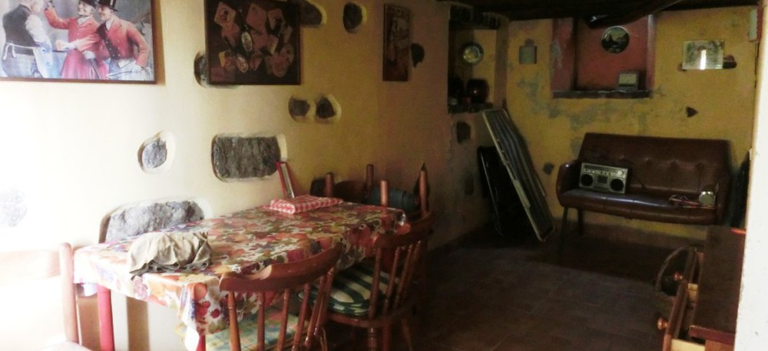 Costa Serina introvabile tipica cascina montana con rustico, terreno annesso mq. 10.000 Costa Serina