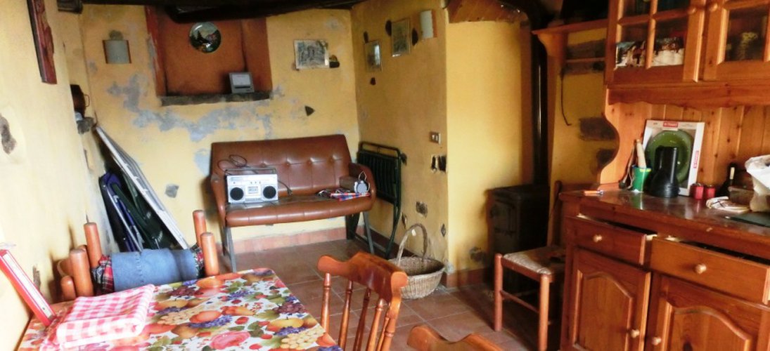 Costa Serina introvabile tipica cascina montana con rustico, terreno annesso mq. 10.000 Costa Serina