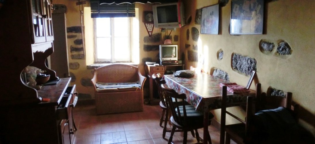 Costa Serina introvabile tipica cascina montana con rustico, terreno annesso mq. 10.000 Costa Serina