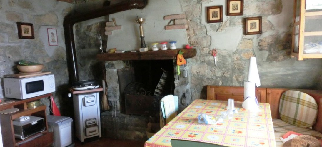 Costa Serina introvabile tipica cascina montana con rustico, terreno annesso mq. 10.000 Costa Serina